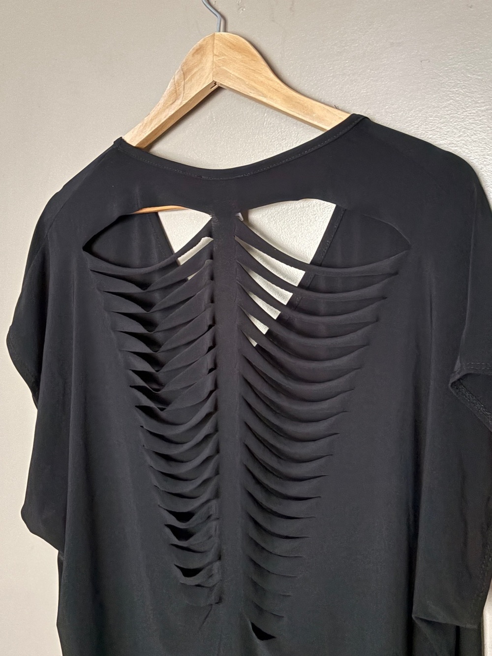 Jordan Taylor chic black v neck cut-out laser slash back swimsuit cover up XL